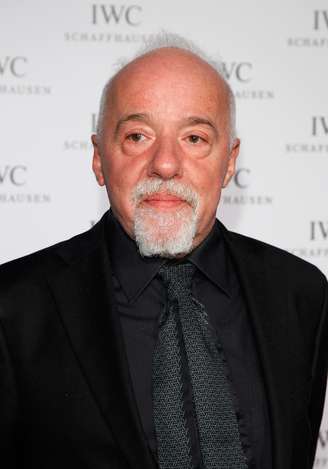 <p>Paulo Coelho fez graves acusações ao governo brasileiro e disse que não vai à Feira do Livro de Frankfurt</p>
