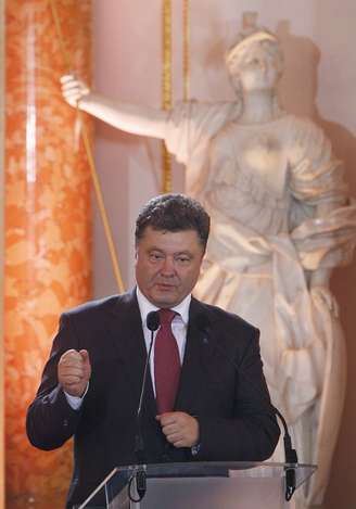 <p>Na foto, Petro Poroshenko discursa durante cerimônia de uma premiação em Varsóvia, Polônia, em 3 de junho</p>