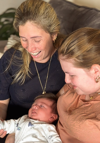 Foto: Redes Sociais - Duda com Rafael no colo