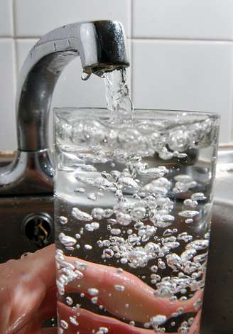 Nos EUA, recomenda-se beber até oito copos de água por dia 