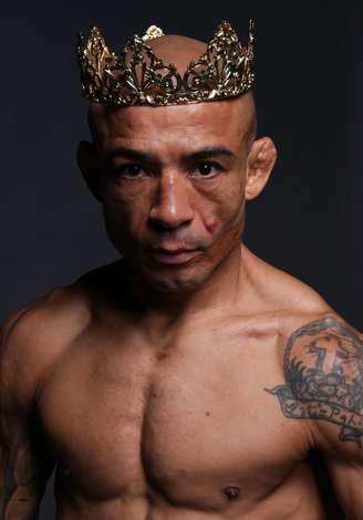 José Aldo com coroa de 'Rei do Rio' 