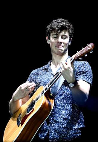 Shawn Mendes retorna aos palcos e detalha estado de saúde durante apresentação em Londres; cantor se apresentou no Palco Mundo durante o segundo dia do festival Rock in Rio, em 2017