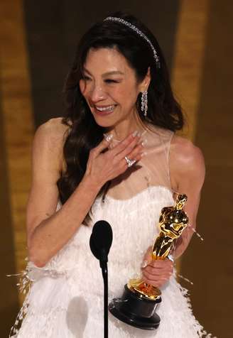 Michelle Yeoh vence o Oscar de melhor atriz por Tudo Em Todo Lugar Ao Mesmo Tempo