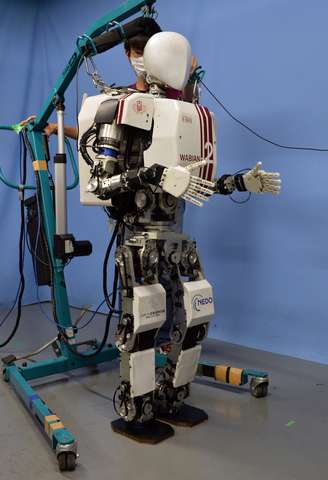 Robô Wabian-2, da Universidade de Waseda, no Japão, tem mecanismo semelhante à pélvis humanas