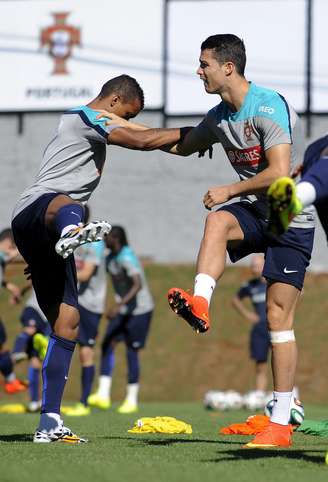 Cristiano Ronaldo treina com proteção antes da estreia de Portugal
