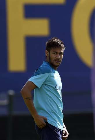 Neymar treinou normalmente em véspera de "final"