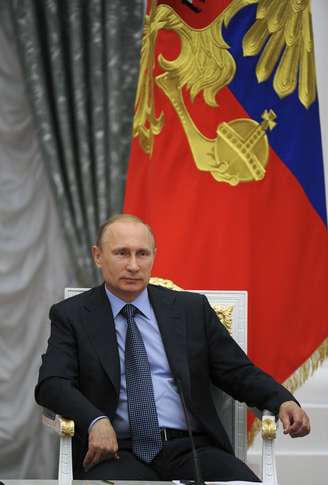 <p>Vladimir Putin participa de reunião com os novos membros do Comitê Cívico no Kremlin, em Moscou, em 9 de julho</p>