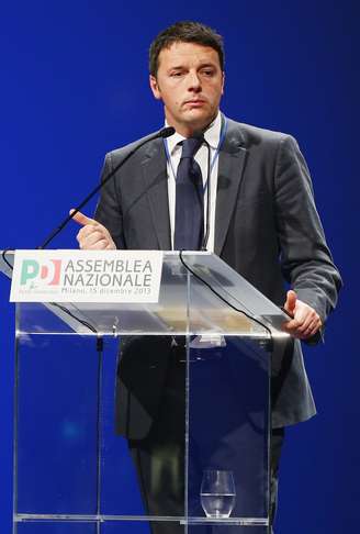 Matteo Renzi discursa durante assembleia do Partido Democrático em dezembro de 2013