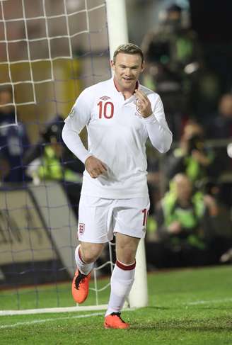 Rooney fez um dos oito gols