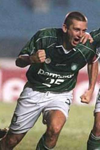 Galeano comemora o gol mais importante de sua carreira, marcado há exatamente 20 anos (Site Oficial do Palmeiras)