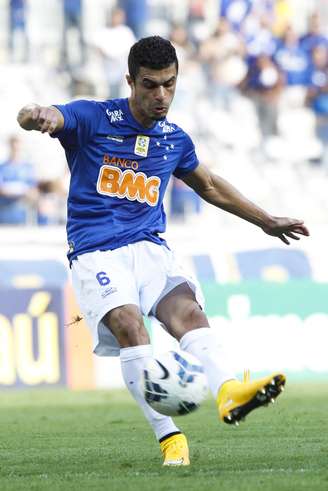 <p>Egídio é o novo reforço do Palmeiras para 2015</p>