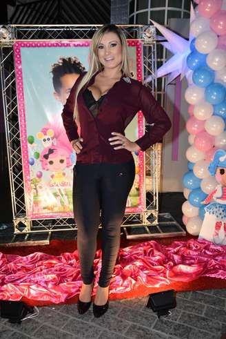 <p>Andressa Urach postou texto de reflexão na tarde deste domingo (28)</p>