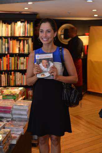 Na noite desta sexta-feira (17), a atriz Camila Pitanga prestigiou o lançamento do livro 'As Melhores receitas do Que Marravilha!', do chef Claude Troisgros