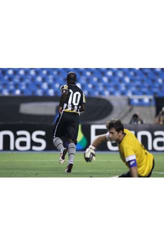 <p>Seedorf marcou no 1º tempo e recolocou o Botafogo no jogo</p>