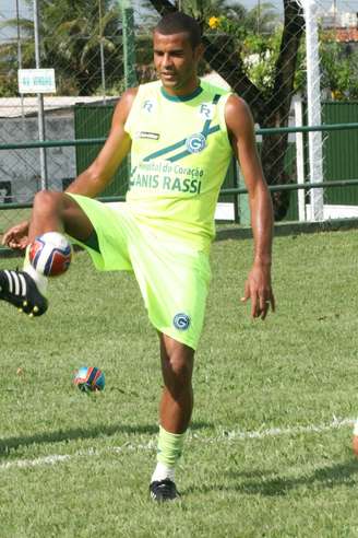 Ernando é titular do time do Goiás