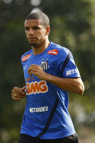 <p>Bruno Peres viu Galhardo ser escalado como titular do Santos no domingo, diante do Corinthians</p>