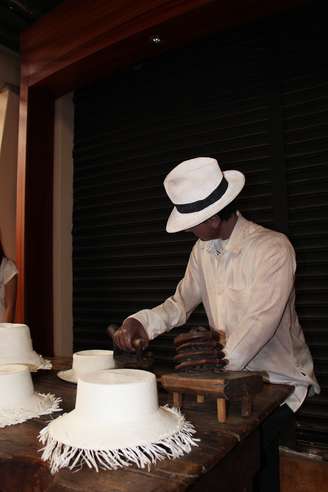 <p>Museu La Magia del Sombrero encanta turistas que visitam a fábrica Homero Ortega, em Cuenca</p>