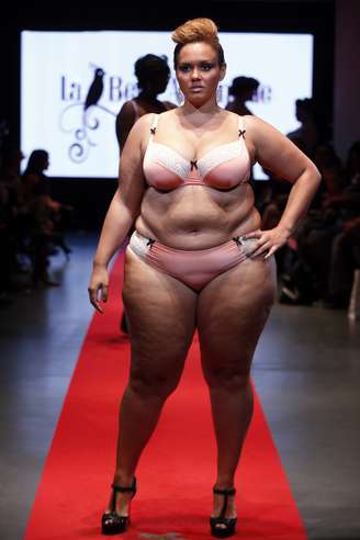 <p>Longe dos padrões da moda, que levam modelos bem magras às passarelas, o  Pulp Fashion Week acontece em Paris na última semana de outubro</p>