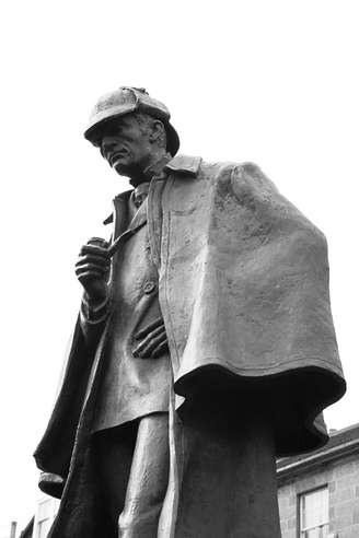 <p>Sherlock Holmes: o personagem de Sir Arthur Conan Doyle é carismático, apesar de muito orgulhoso</p>