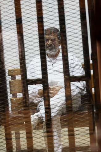 <p>Um inquérito revelou que o ex-presidente Mohamed Mursi tinha contato com líderes do grupo terrorista enquando estava no poder</p>