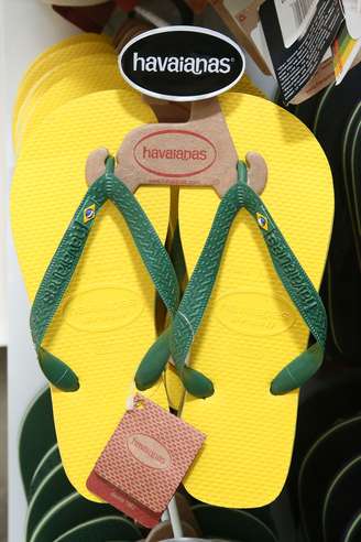 <p>Com quatro bilhões de pares vendidos desde que foi criada, em 1962, a Havaianas virou acessório fashion</p>