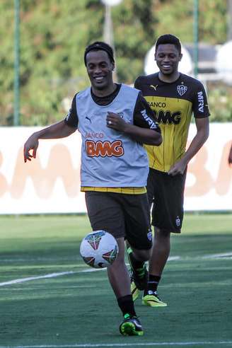 Ronaldinho perdeu dois pênaltis nos treinamentos na Cidade do Galo