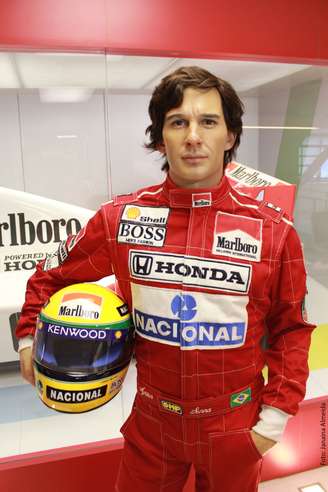 <p>Estátua reproduz com grande riqueza de detalhes a fisionomia de Ayrton Senna</p>