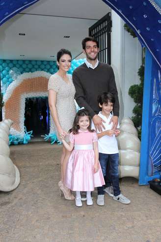 Kaká e Carol Celico no aniversário de 4 anos da filha Isabella