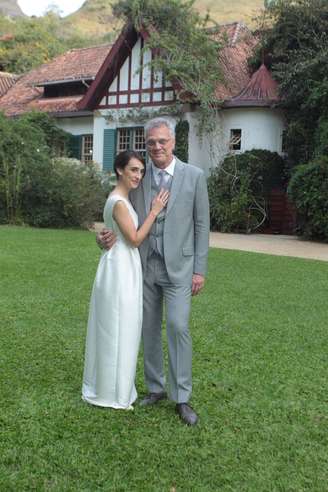 Maria Prata e Pedro Bial se casaram neste sábado (23) em pousada em Petrópolis, no Rio de Janeiro