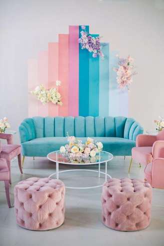 1. Parede de sala decorada em tons de azul e rosa para uma decoração delicada e feminina – Foto wedding chicks