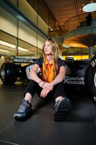 Ella Hakkinen, filha de Mika Hakkinen e nova integrante da Academia de Pilotos da McLaren.