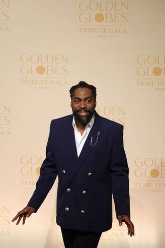 Lázaro Ramos no tapete vermelho do Golden Globes Tribute Gala