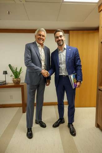 Caiado e Leite durante encontro nesta quinta-feira, 9; governador gaúcho entregou carta com condições para apoio à pré-candidatura do colega de partido