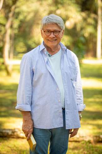 Sérgio Chapelin em foto de 2019, à época de sua aposentadoria do 'Globo Repórter'; apresentador vive longe dos holofotes desde então