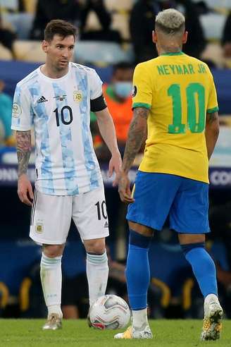 Müller compara Neymar com Messi durante a live Seleção Estadão.