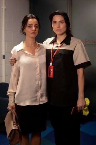 Suely decide ajudar Adriana em sua busca por respostas