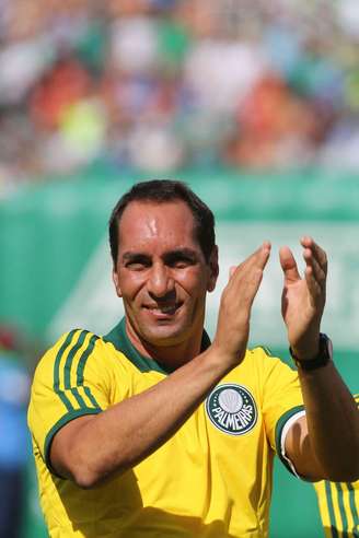 Edmundo concorre ao cargo de deputado federal no Rio de Janeiro.