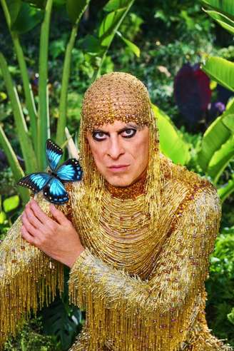 O célebre fotógrafo David LaChapelle ficou responsável pelas fotos para a divulgação da nova turnê de Ney Matogrosso