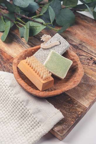 O sabonete, essencial para a higiene na atualidade, tem uma história que remonta a milhares de anos. Ele evoluiu de misturas rudimentares para sofisticados produtos industriais usados em todo o mundo.