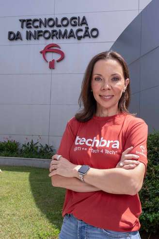 Cintia Barcelos, do Bradesco, diz que a instituição trabalha para 'desmaterializar' o app e permitir que o cliente resolva serviços e transações pela IA, sem precisar navegar pelas diferentes funcionalidades