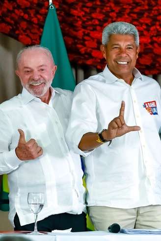 Lula ao lado de Jerônimo Rodrigues, governador reeleito da Bahia
