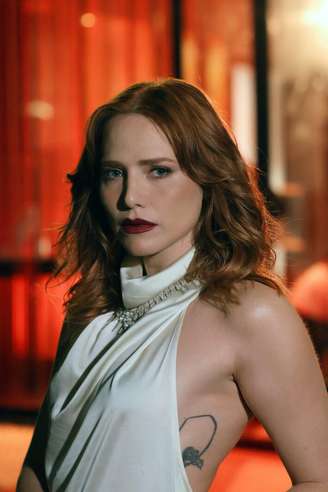 Letícia Colin como Adriana, protagonista de 'Quem Ama Cuida'.