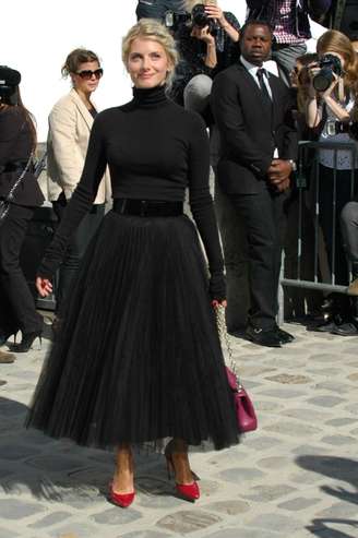 A atriz Mélanie Laurent usou um modelo Dior lembrando o clássico estilo New Look dos anos 1950
