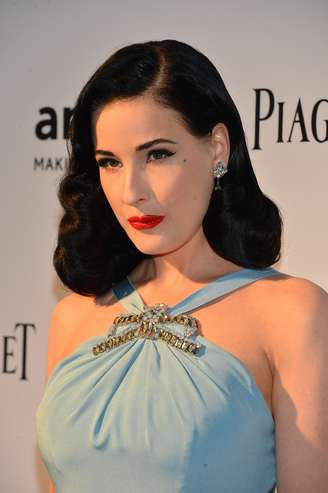 <p>Dita Von Teese é famosa por seu estilo pin-up</p>