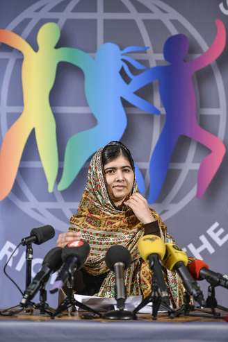 <p>Vencedora do Nobel da Paz 2014, Malala Yousafzai discursa durante cerimônia de recebimento do prêmio Crianças do Mundo, na Suécia, em 29 de outubro</p>