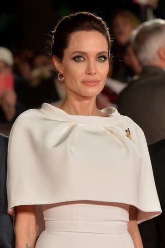 A atriz Angelina Jolie durante première em Londres