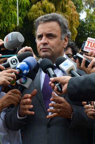 Aécio Neves responde por crimes eleitorais e paira sobre ele suspeita de ter ocultado informações sobre um suposto esquema de compra de votos em Minas Gerais, em 2005. Um pedido de Janot para investigar o senador na Lava Jato está à espera de decisão no STF.