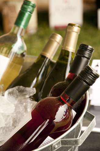 Branco, rosé ou do tipo espumante, vinhos combinam com petiscos típicos do verão 