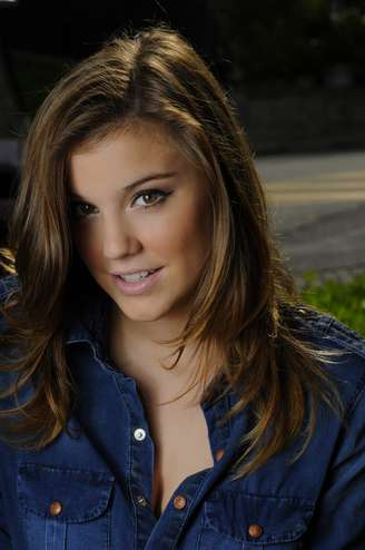 Conhecida por papéis de "boazinha", Alice Wegmann quer diversificar o currículo