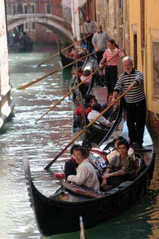 Veneza institui novas regras para circulação de embarcações